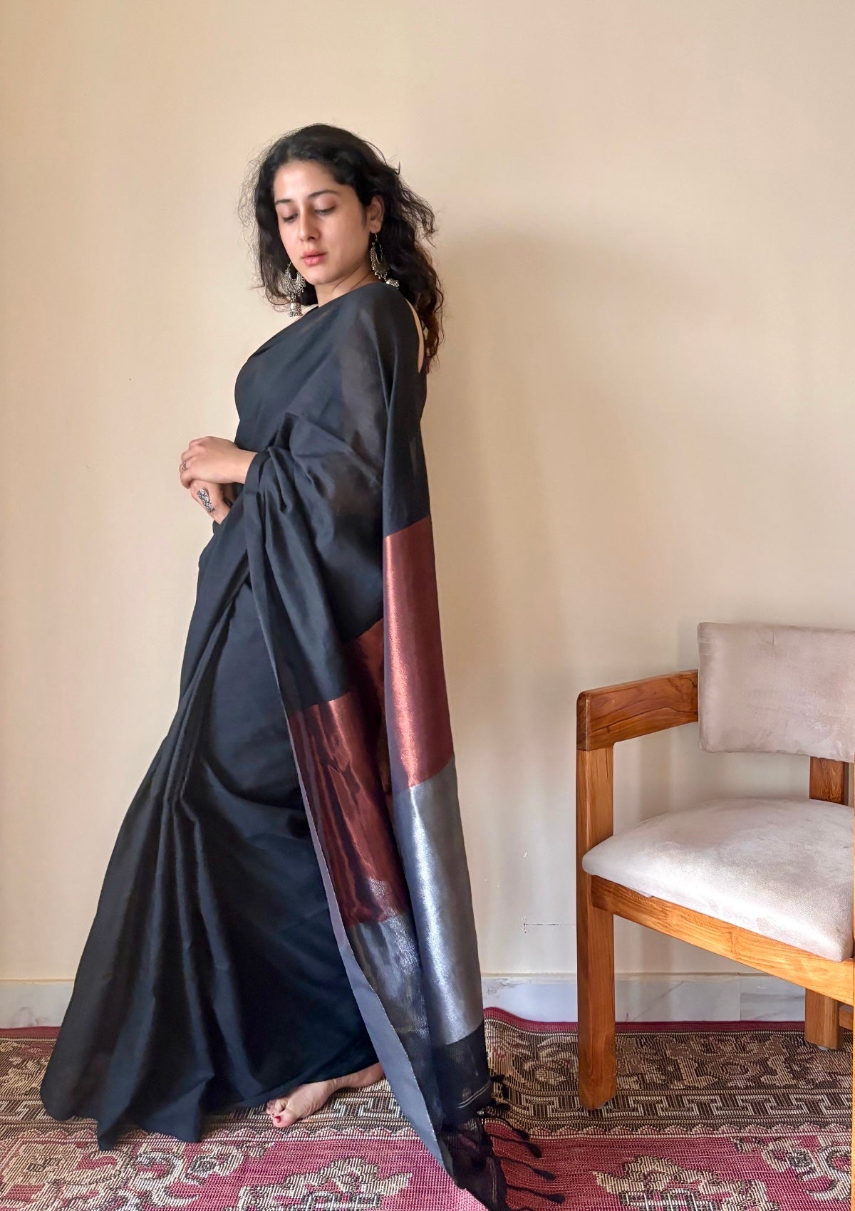 Tamira Black Pure Handloom Cotton Saree with Silver and Copper Tissue Pallu - Qatha 