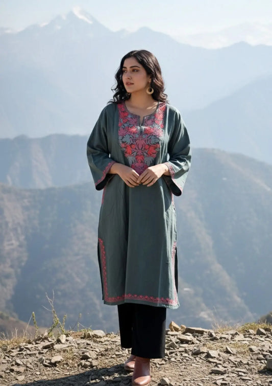 Zooni | Grey Woollen Kashmiri Phiran with Floral Aari Embroidery