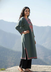 Zooni | Grey Woollen Kashmiri Phiran with Floral Aari Embroidery