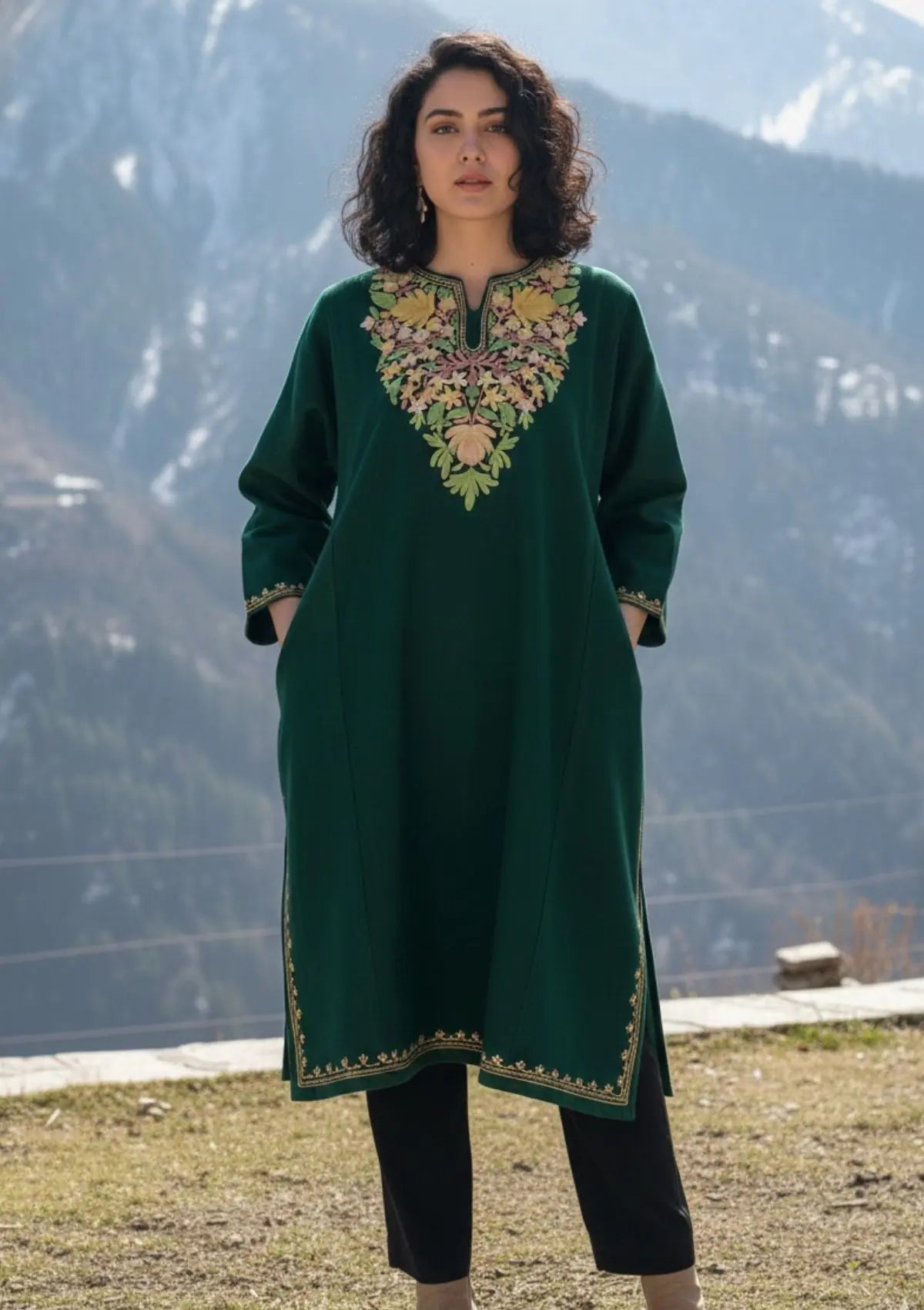 Zaraaf | Green Woollen Kashmiri Phiran with Floral Aari Embroidery