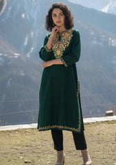 Zaraaf | Green Woollen Kashmiri Phiran with Floral Aari Embroidery