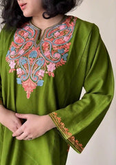 Gulrukh | Mehendi Green Woollen Kashmiri Phiran with Floral Aari Embroidery